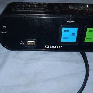 Clock/radio/USB ports